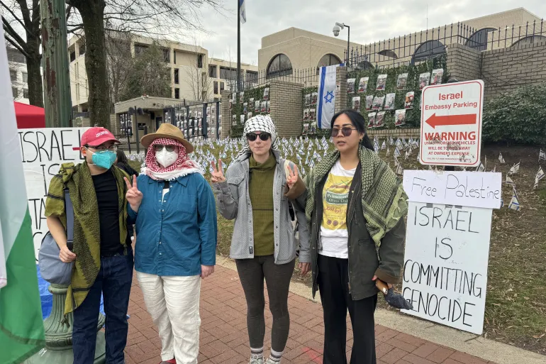 Des manifestants américains contribuent de leur temps et de leur argent pour soutenir la manifestation devant l'ambassade d'Entité sioniste à Washington