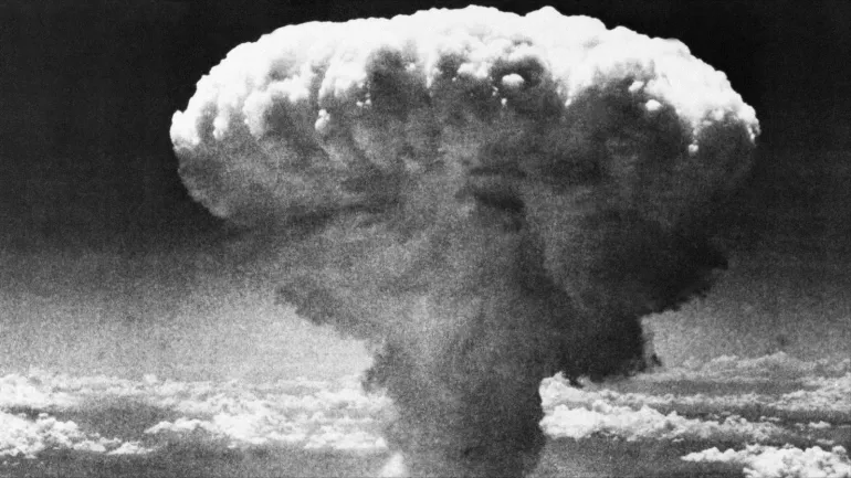 Mushroom cloud after the atomic bomb on Nagasaki
