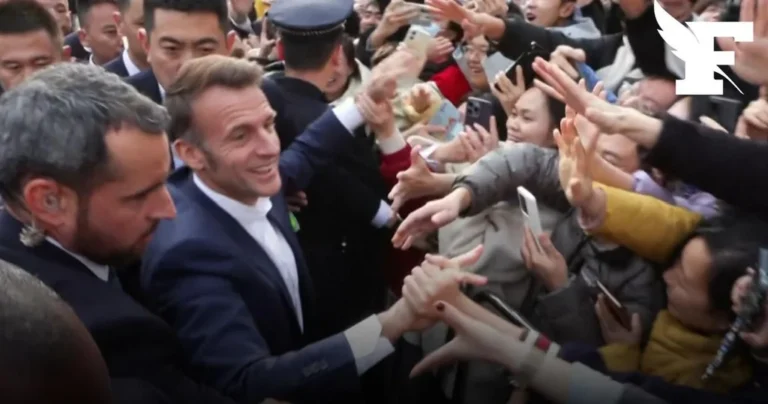 Macron en Chine: bain de foule et ping-pong à Chengdu