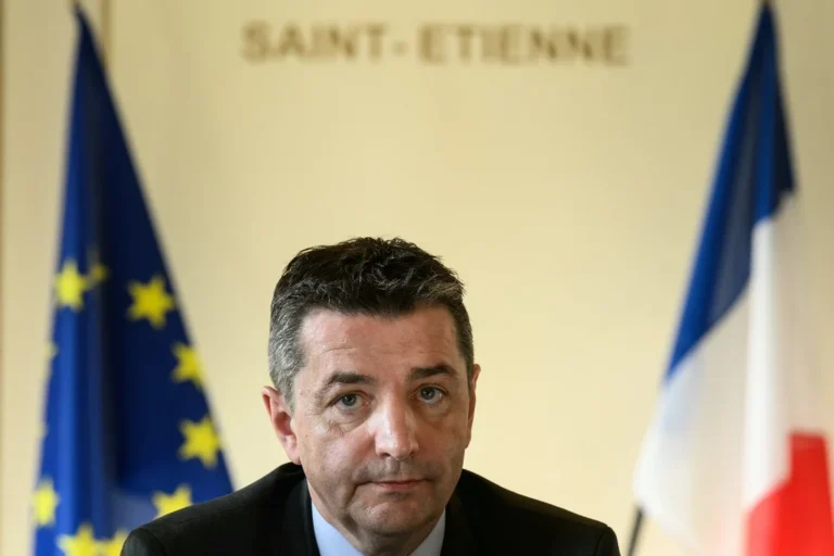 Chantage à la sextape: jugement attendu pour le maire Perdriau