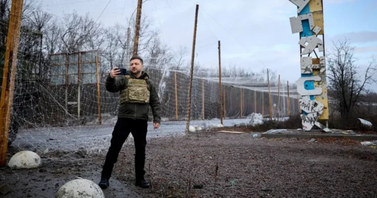 Guerre Russie-Ukraine (j.1 388): frappes, sanctions et négociations