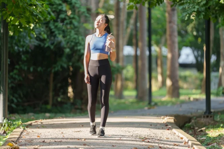 Marcher pour brûler des calories : les bienfaits insoupçonnés de la marche