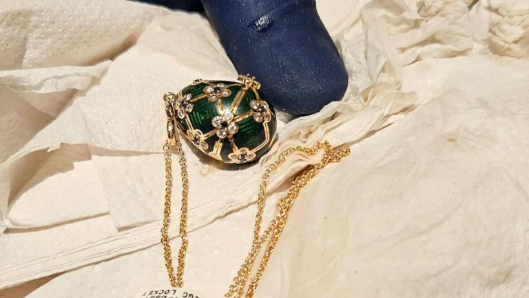 Récupération de l’œuvre Fabergé avalée à Auckland