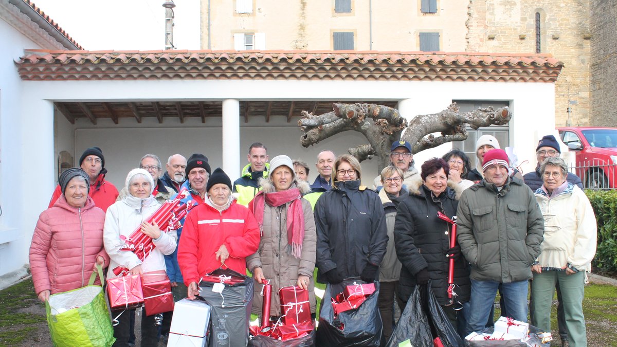 Lapin en bois décoratif volé lors des décorations de Noël