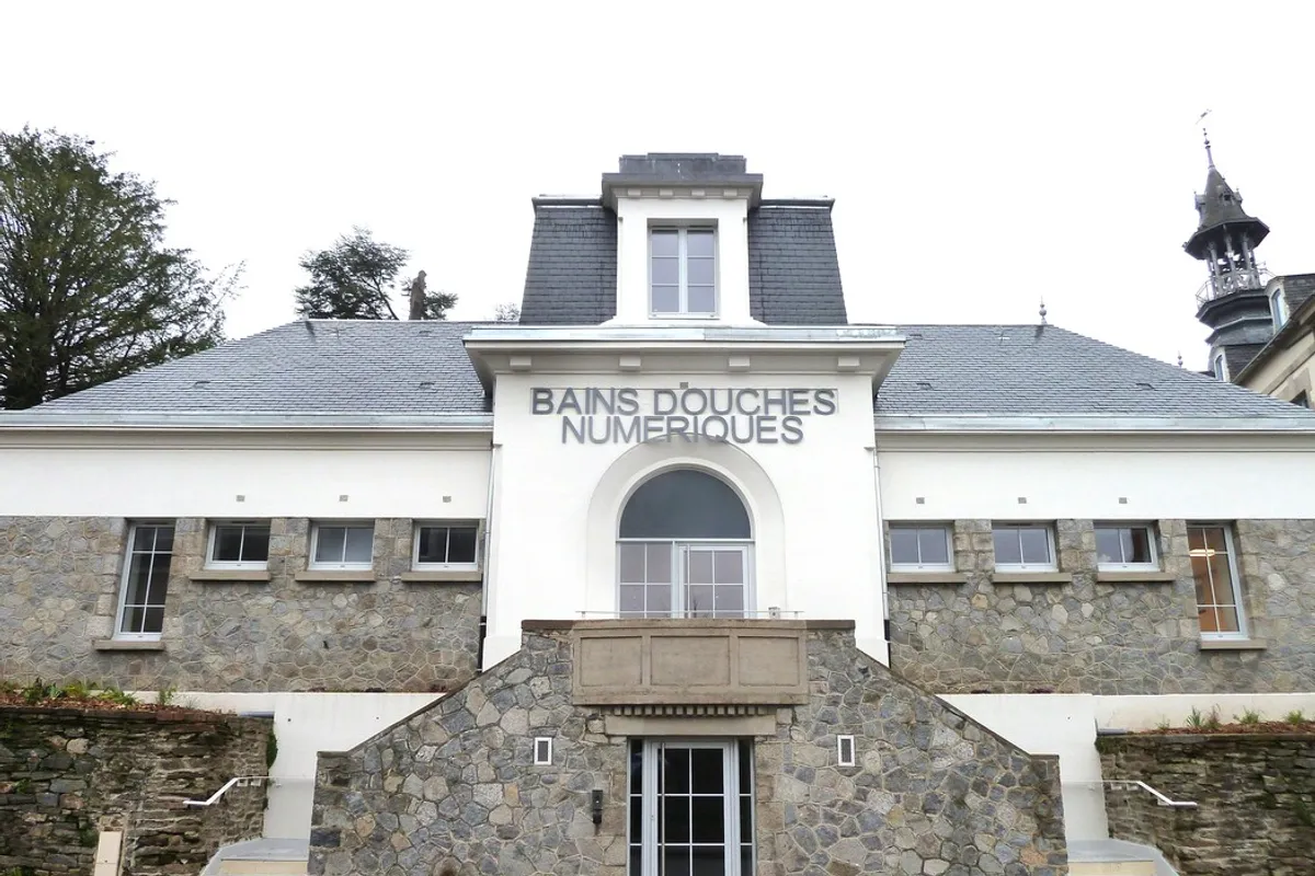 Bains Douches Numériques rénovés, bureaux municipaux