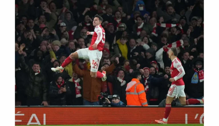 Arsenal écrase Aston Villa 4-1 et consolide sa tête en Premier League