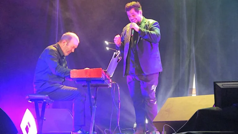 Aurélien Vivos, vainqueur de The Voice, en concert de Noël à Bias