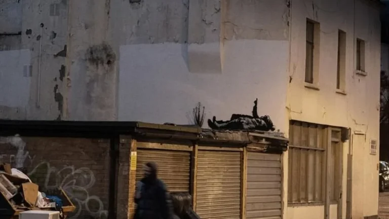 Banksy: nouveau pochoir à Bayswater, Londres