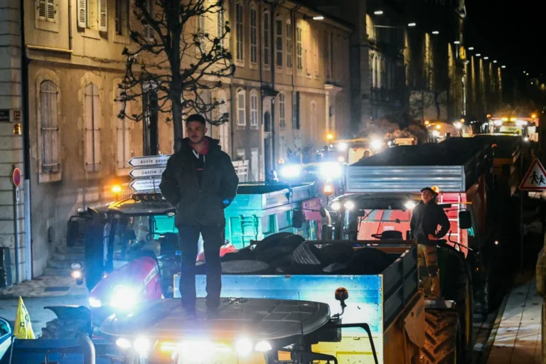 Blocage agricole dans le Gers: tracteur et armes, IGPN saisie