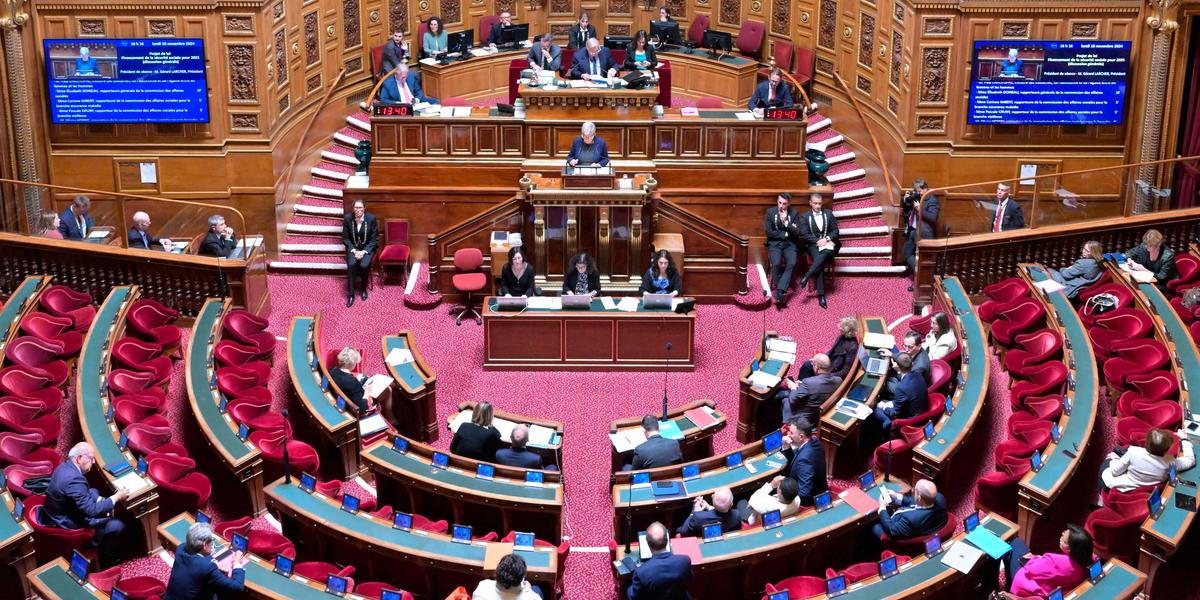 Sénat en séance lors du vote sur le budget