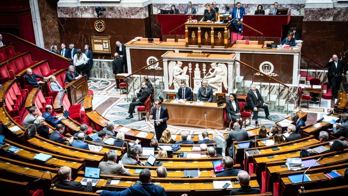 Assemblée nationale pendant le vote sur la partie recettes