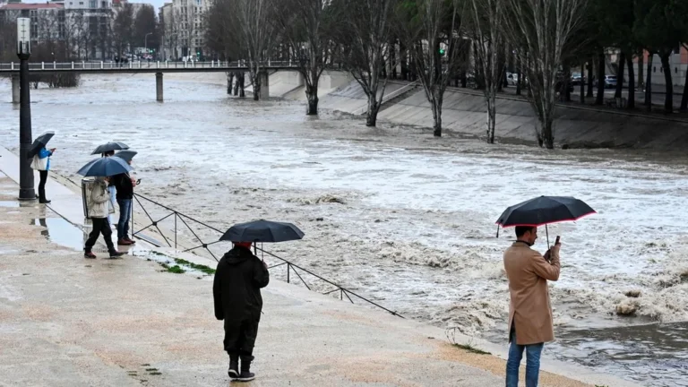 Crues dans l'Hérault: décrue amorcée et vigilance rouge