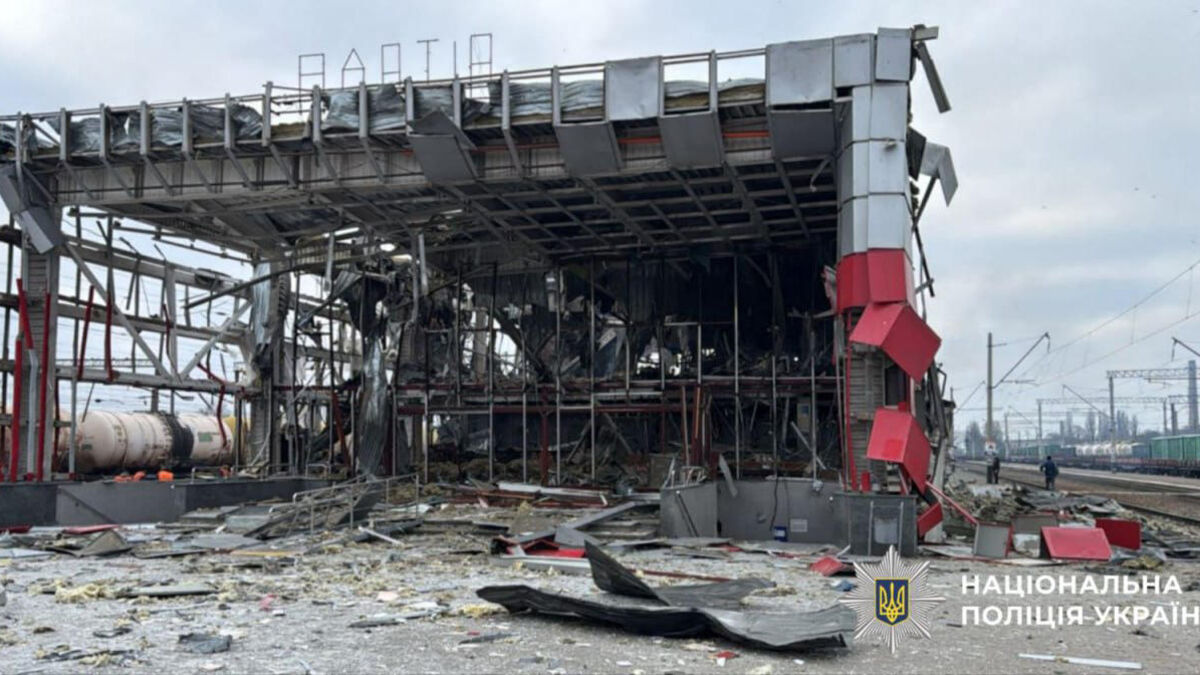 Gare ukrainienne touchée par des frappes de missiles et de drones