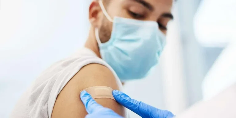 Grippe: l’ANSM rappelle les vaccins et l’homéopathie