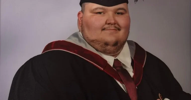 Un homme de 39 stone perd la moitié de son poids grâce au football