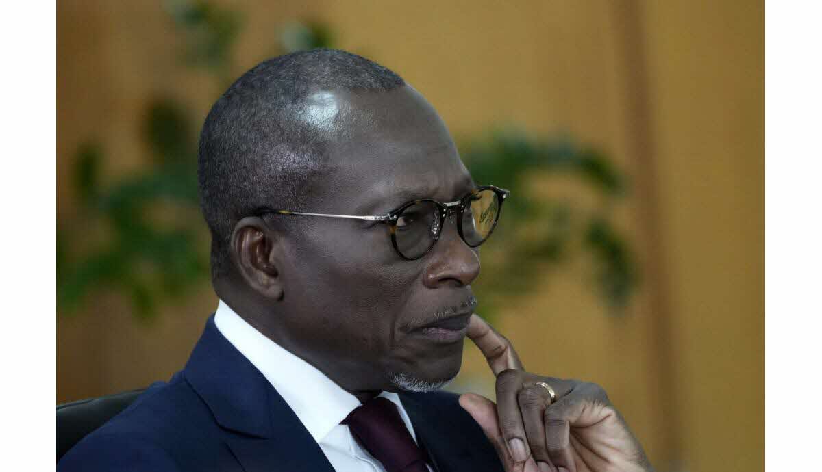 Militaires annonçant à la télévision publique la destitution du président Talon