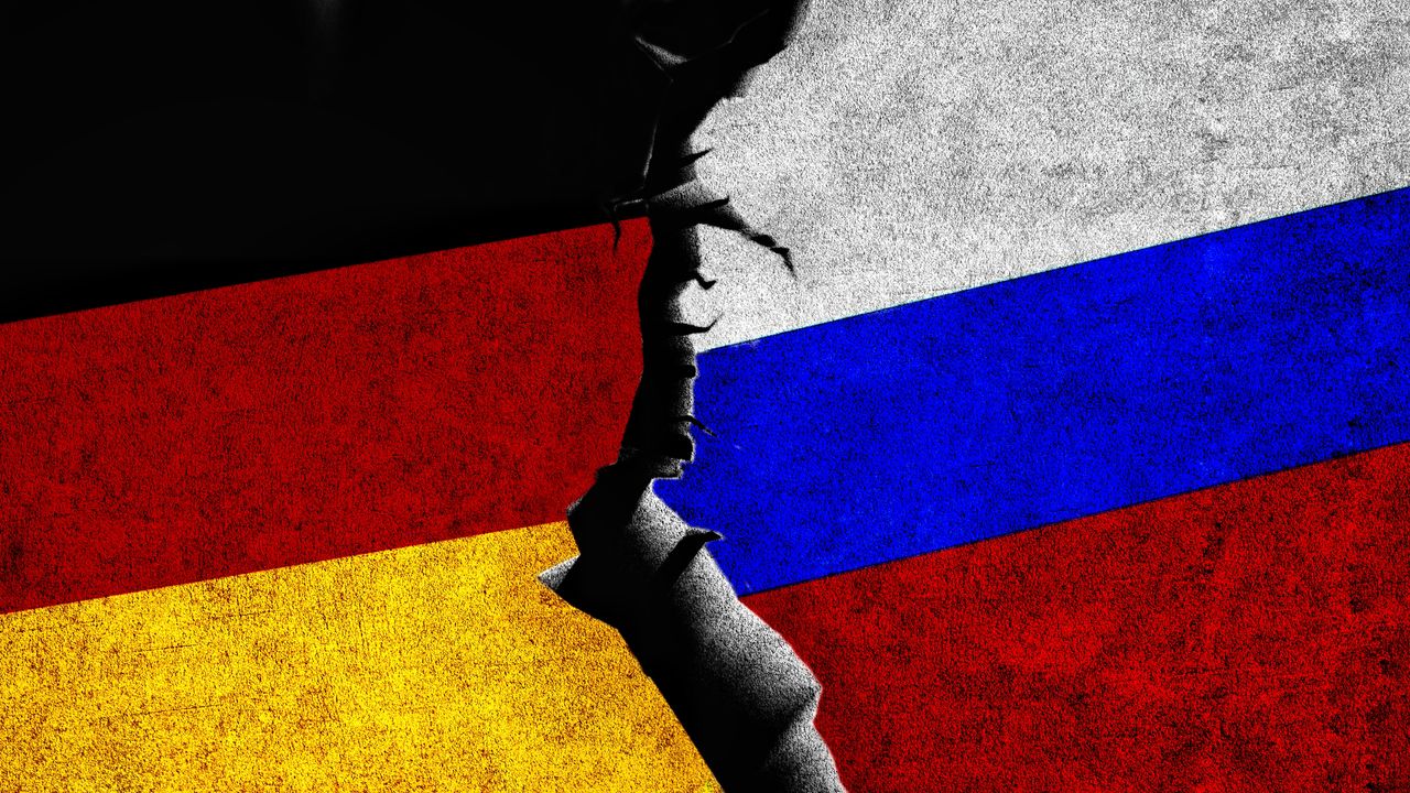 Drapeaux Allemagne et Russie lors d'un signal de tension