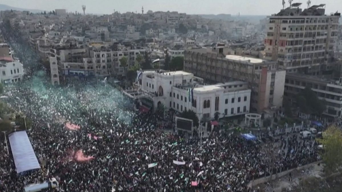 Des milliers de manifestants sur la place de Hama
