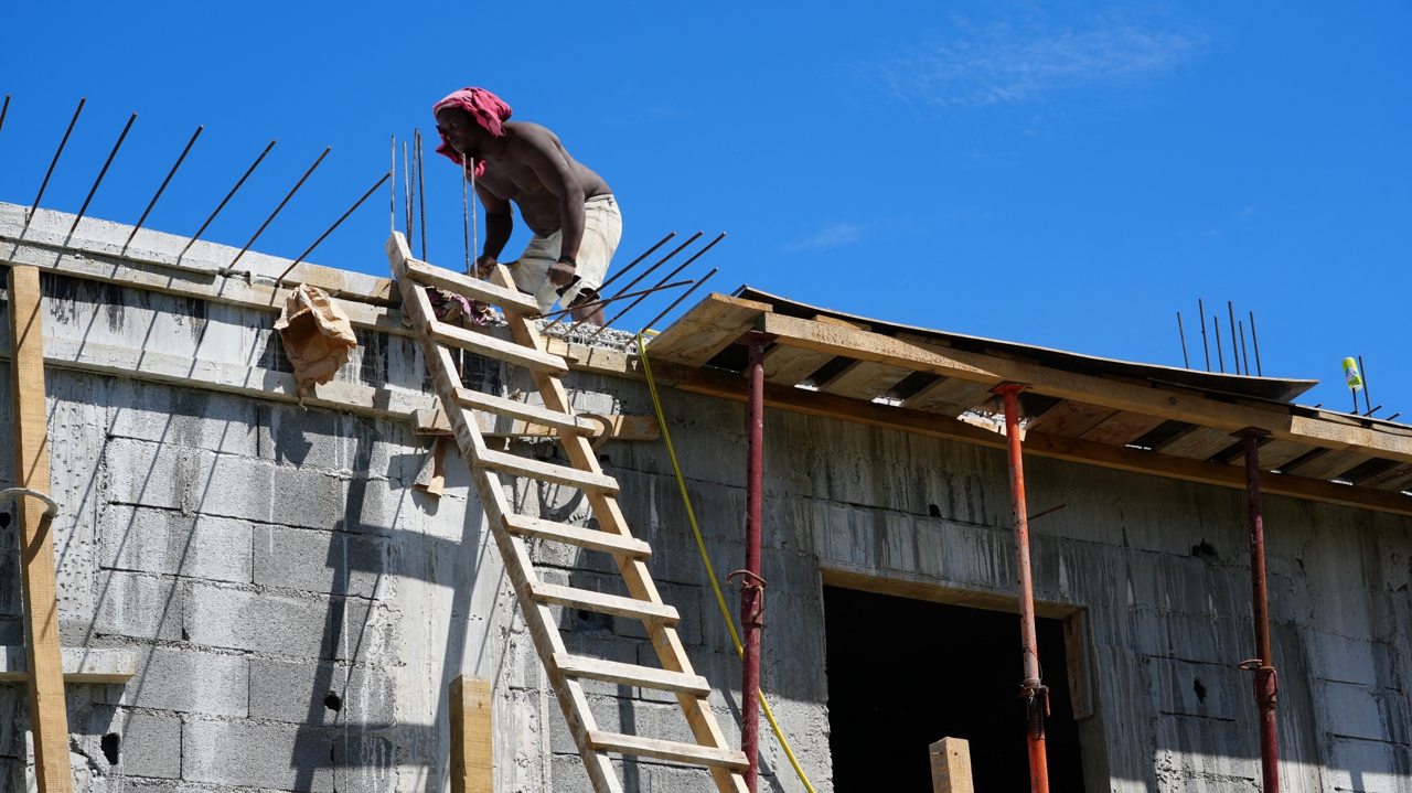 Habitants de Mayotte face aux dégâts du cyclone Chido