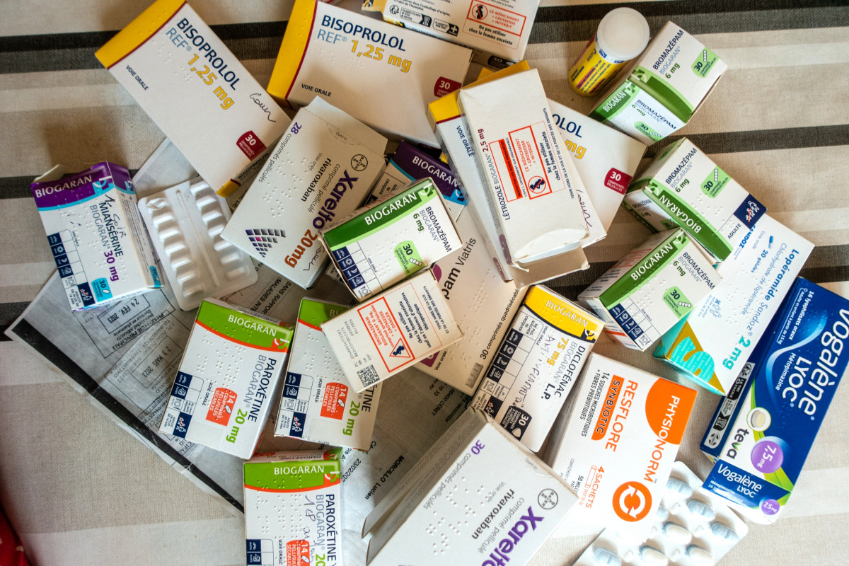 Boîtes de médicaments et emballages illustrant le sujet