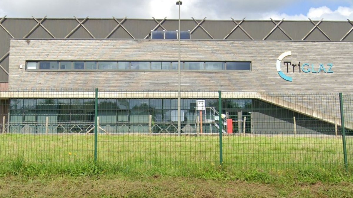 Agent de police sur les lieux du tri