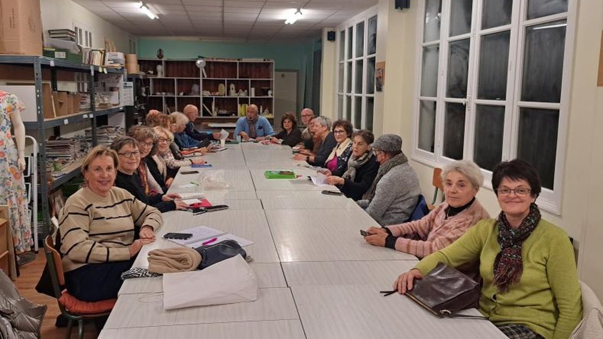 Atelier modelage argile DamazArs à lHôtel des Associations