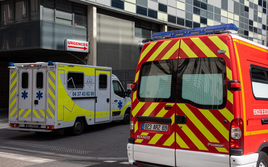 Urgences et pompiers sur place près du tram T6 à Lyon