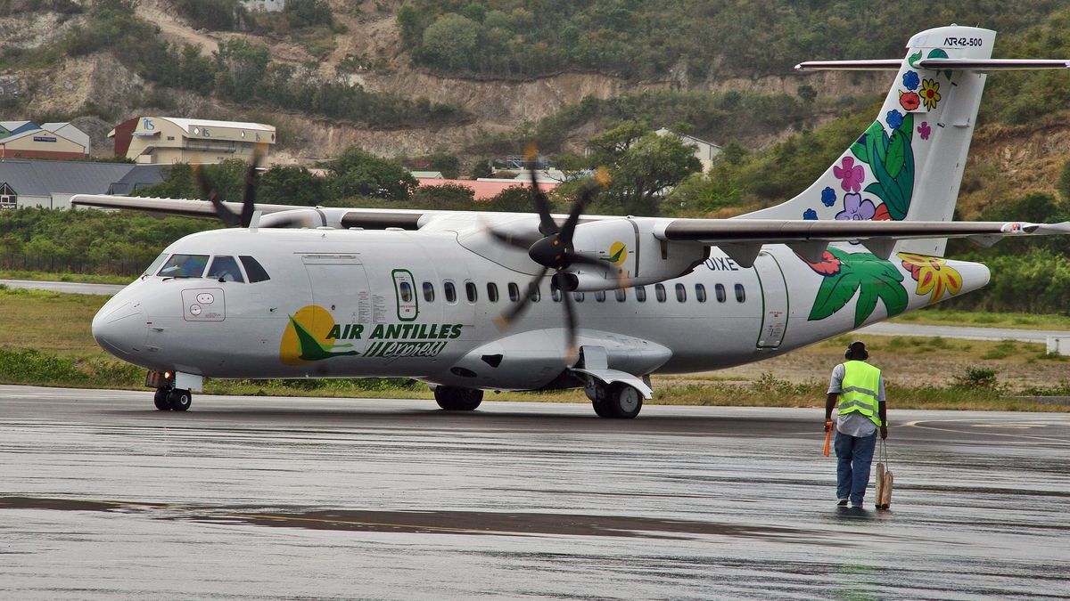Avions Air Antilles cloués au sol après suspension