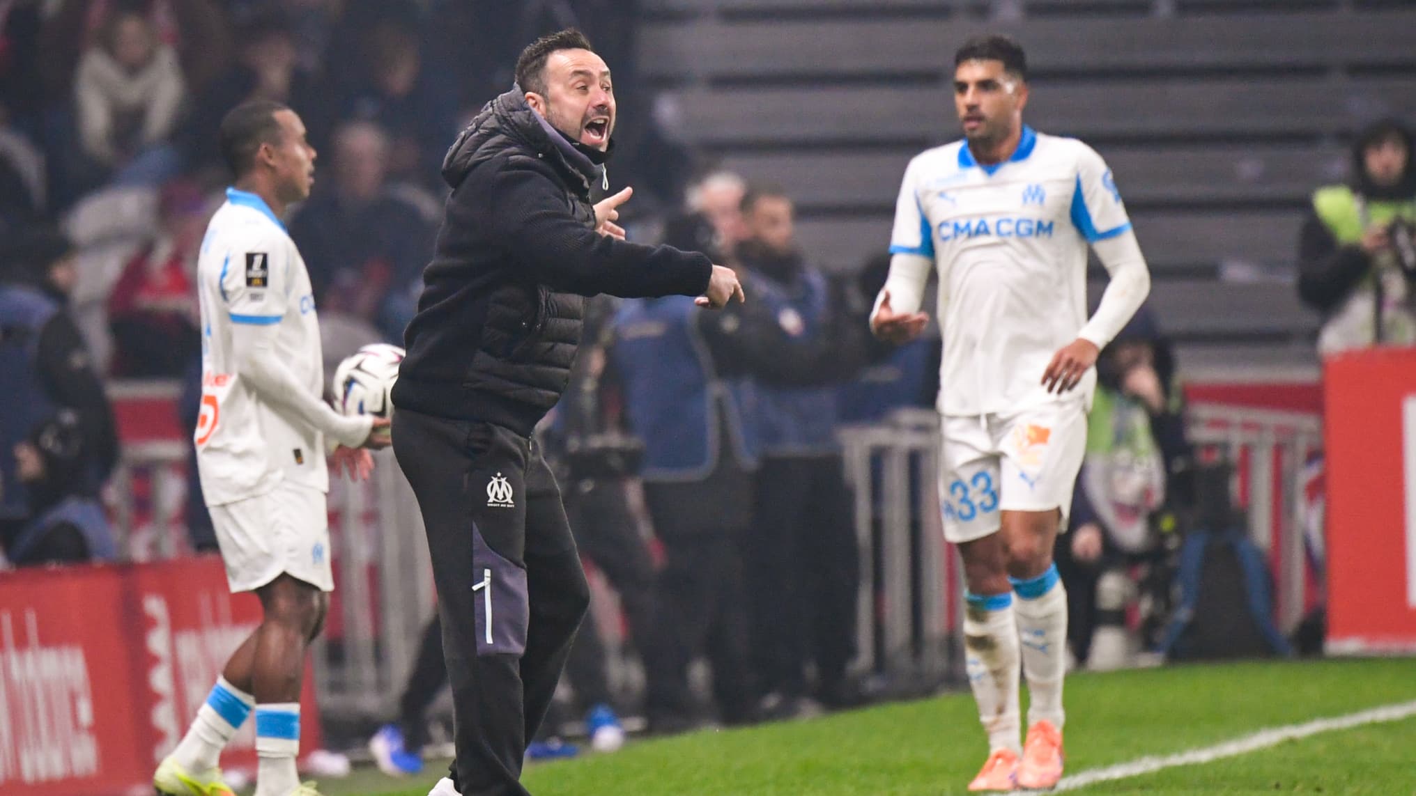 Roberto De Zerbi sur le banc, tension lors d’un match
