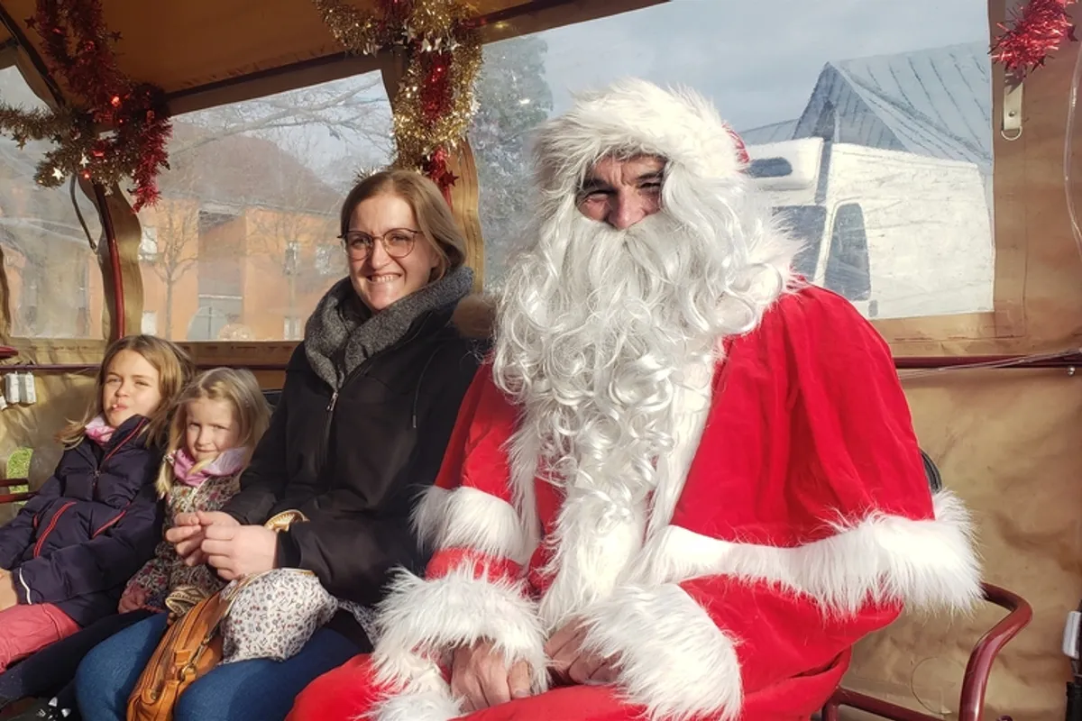 Père Noël et enfants au marché de Chenôve