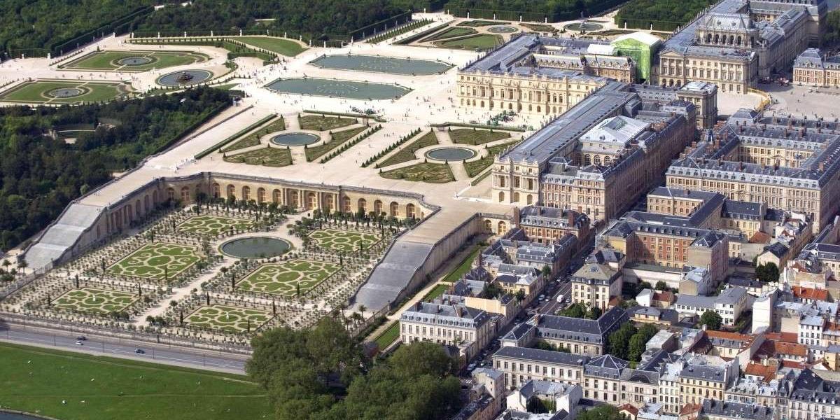 Vue du Château de Versailles et tarifs différenciés pour les non-Européens