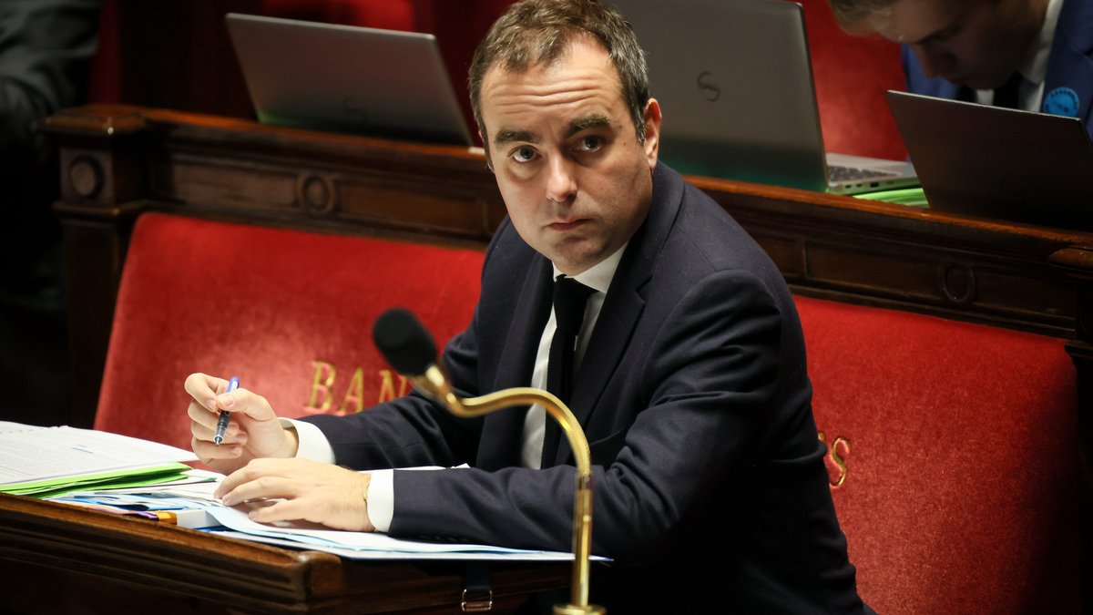 Gabriel Attal et les députés du socle commun lors du PLFSS