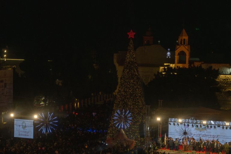 Illumination du sapin sur la place de l'église de la Nativité à Bethléem, 6 décembre