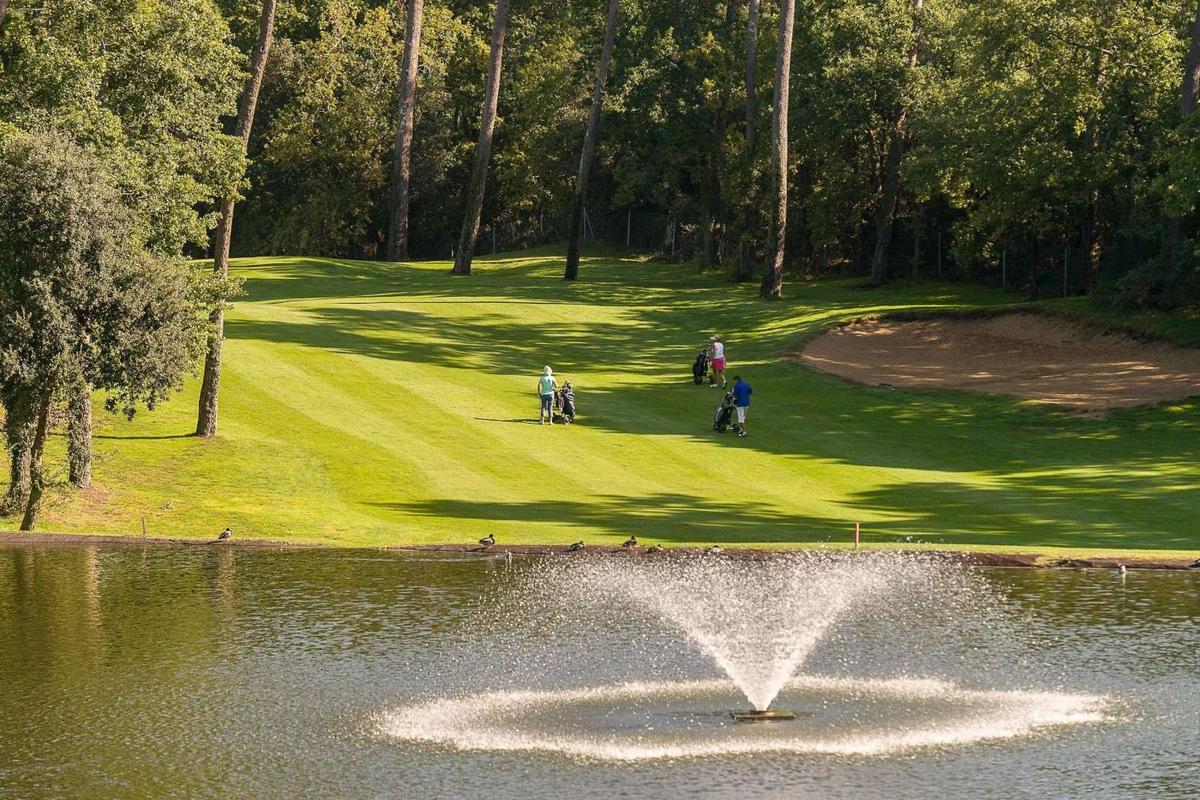 Réserve permanente d’eau issue de la station d’épuration voisine, stock de 6 500 m³, autonomie de trois jours