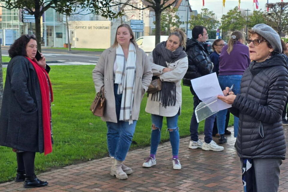 Évacuation du personnel à la mairie de Cabourg pendant l'exercice