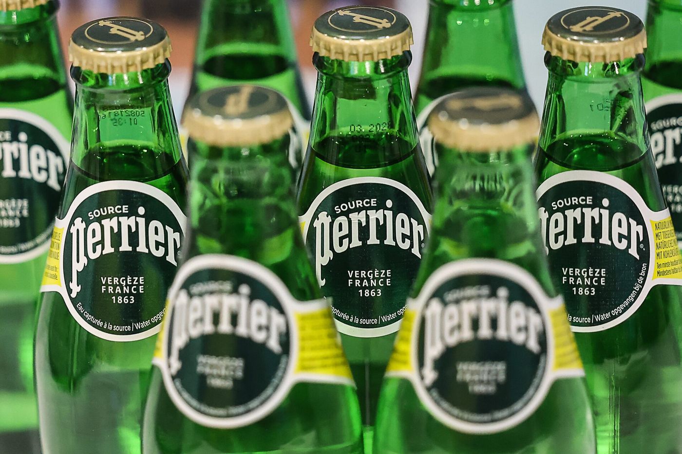 Perrier autorisé à continuer sa production
