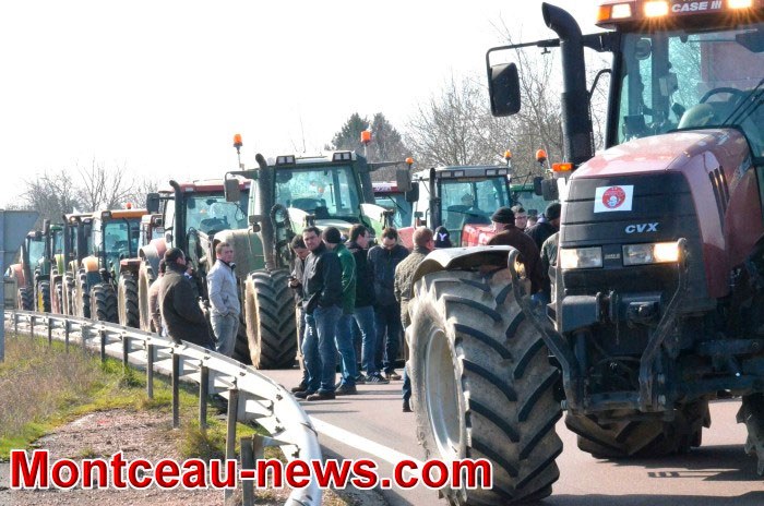 Manifestation agricole bloquant la RN 79 près de Mâcon