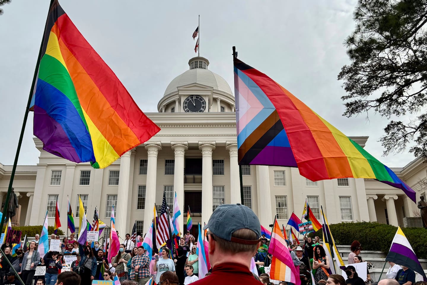 Annonce des mesures sur les soins transgenres mineurs