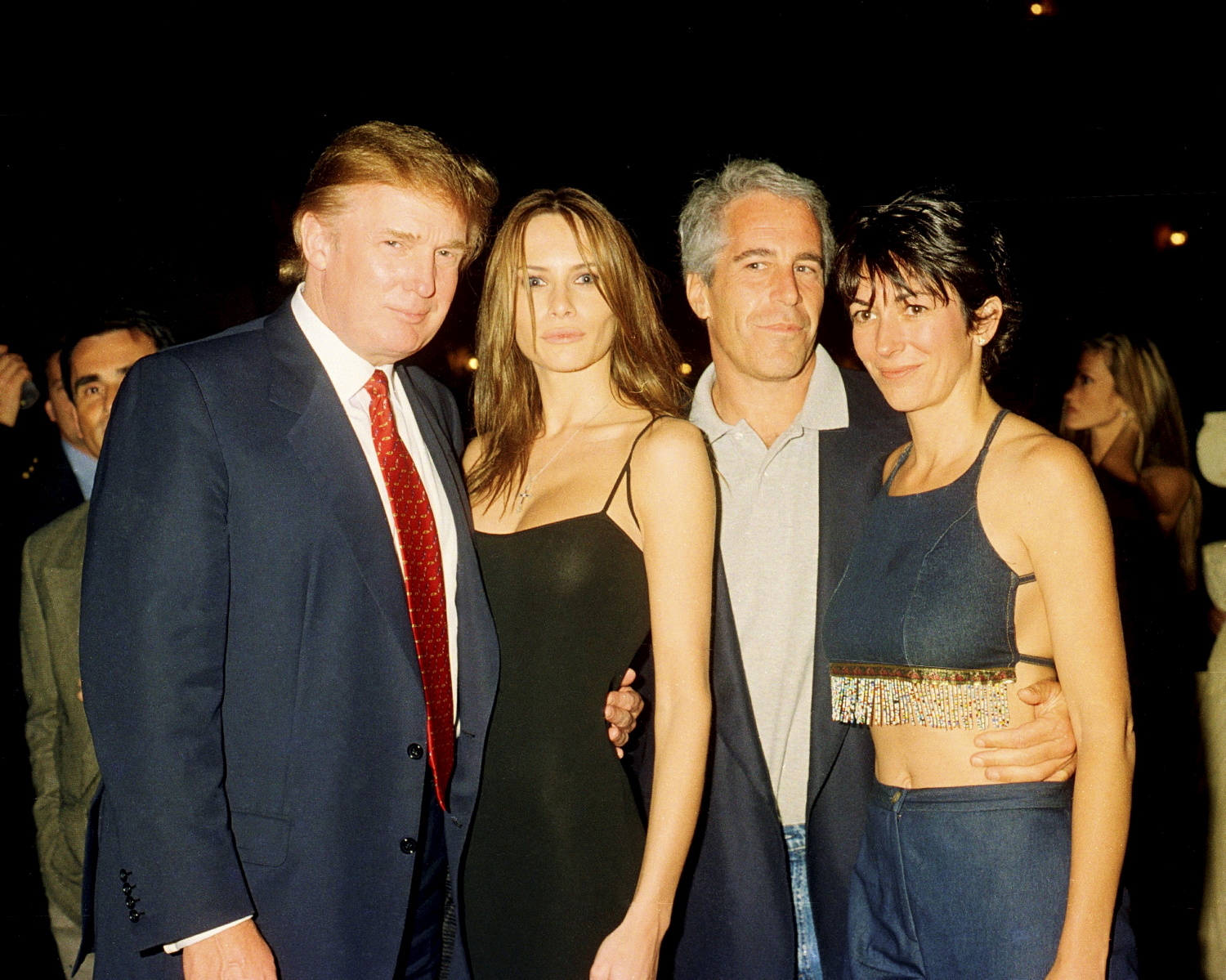 Photo montrant Donald et Melania Trump aux côtés de Jeffrey Epstein et Ghislaine Maxwell