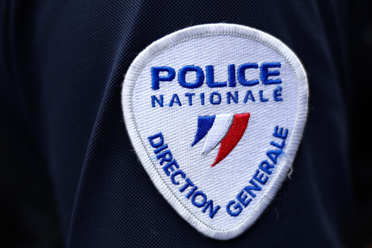 Policiers grenoble intervention couteau, blessé
