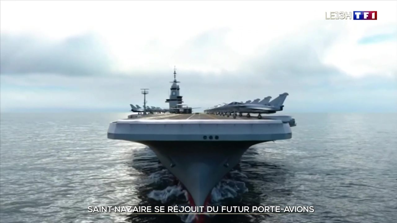 Vue du chantier du futur porte-avions à Saint-Nazaire