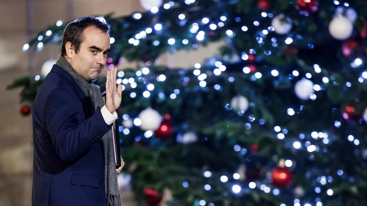 Le Premier ministre français Sébastien Lecornu quittant le palais de l'Élysée, le 22 décembre 2025