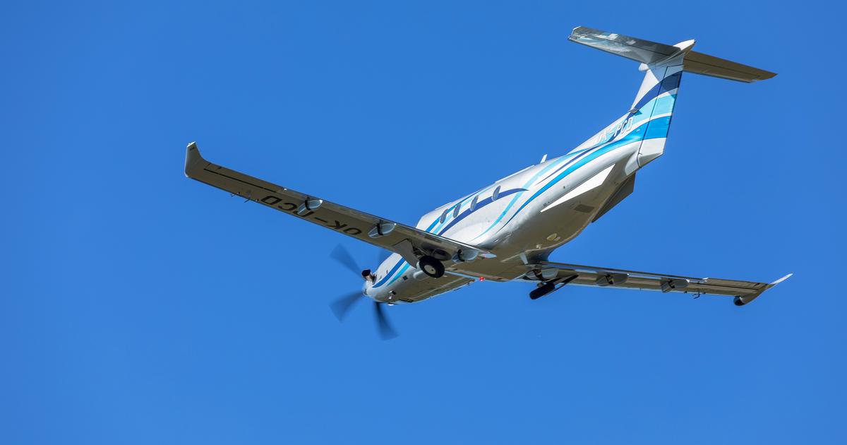 Vue d'un avion militaire mexicain près du Texas