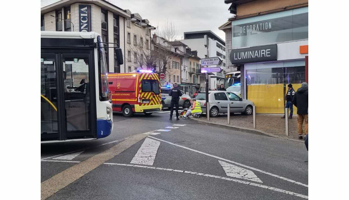 Voiture impliquée et vitrine endommagée après malaise
