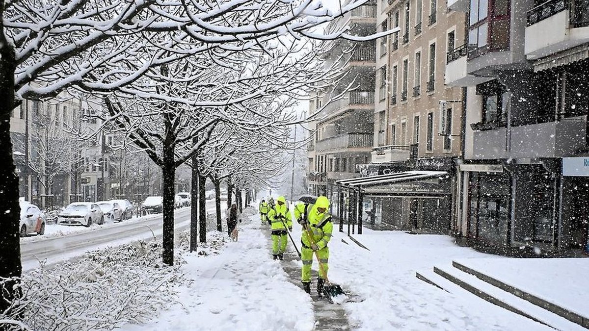 Vue d'un cours d'eau débordant en Hérault