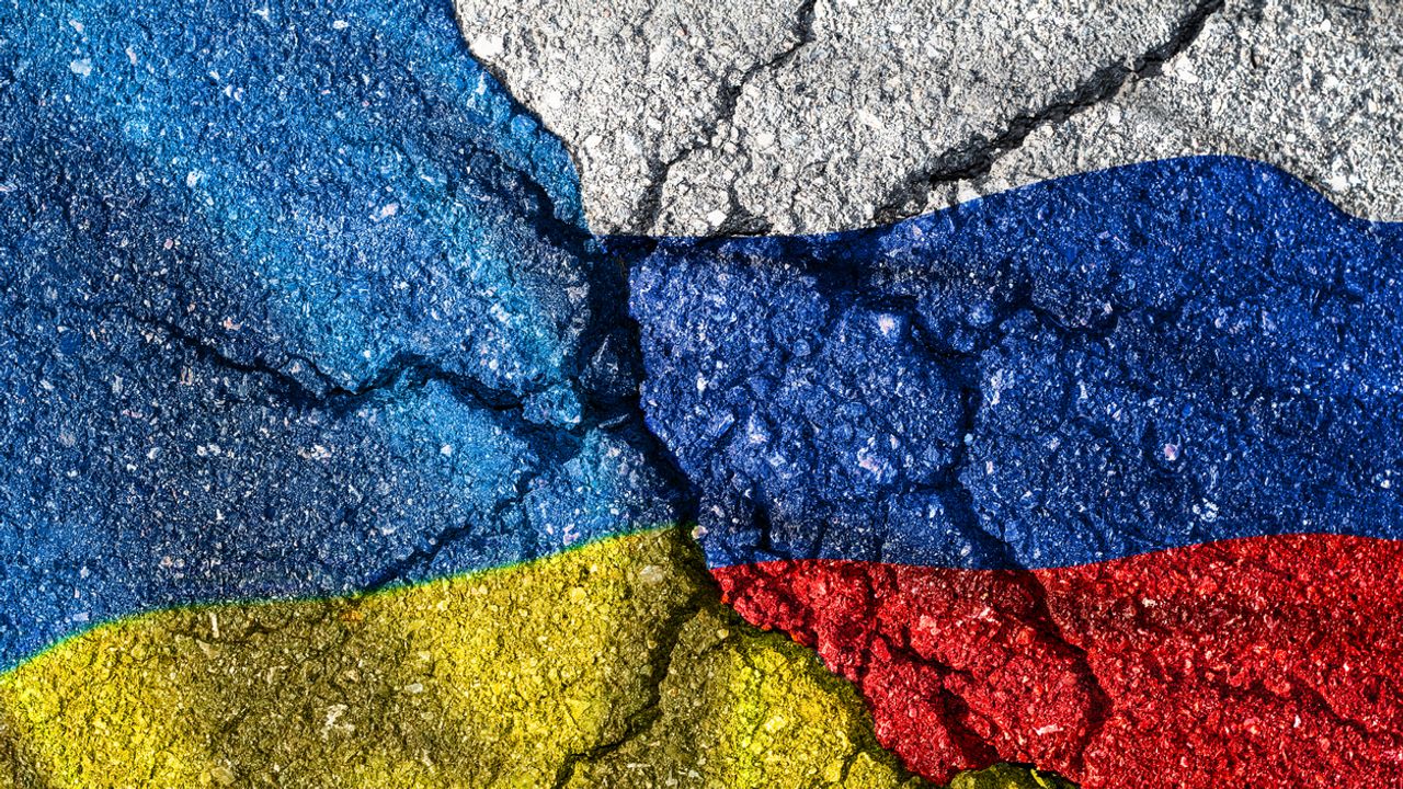 Vue illustrant le conflit Ukraine Russie avec drapeaux