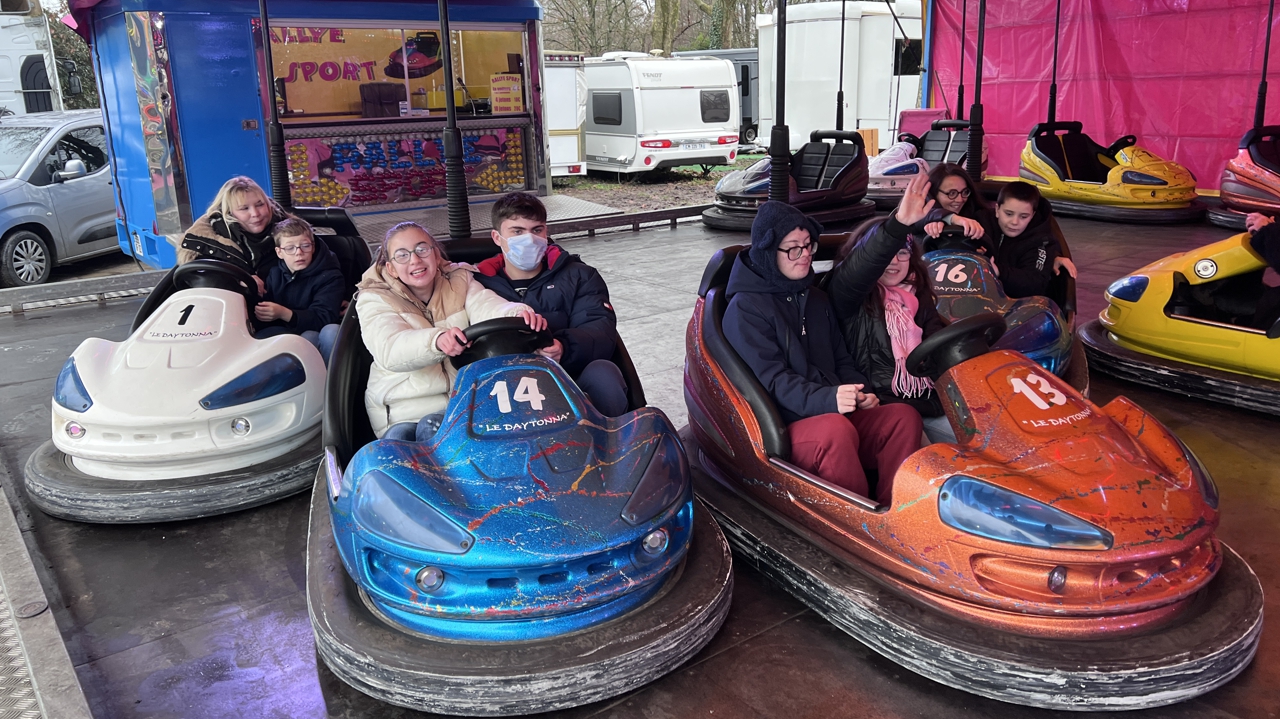 Enfants lors d'une fête foraine privatisée à Châteauroux