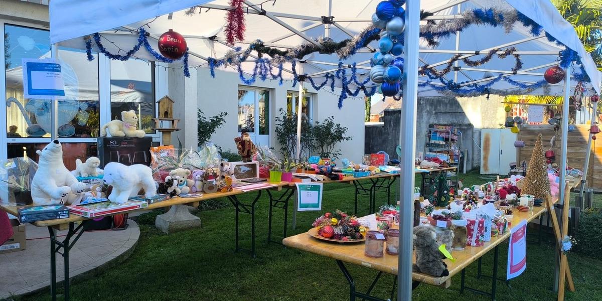 Couverture chaleureuse d’un marché de Noël au Foyer Saint-Frai