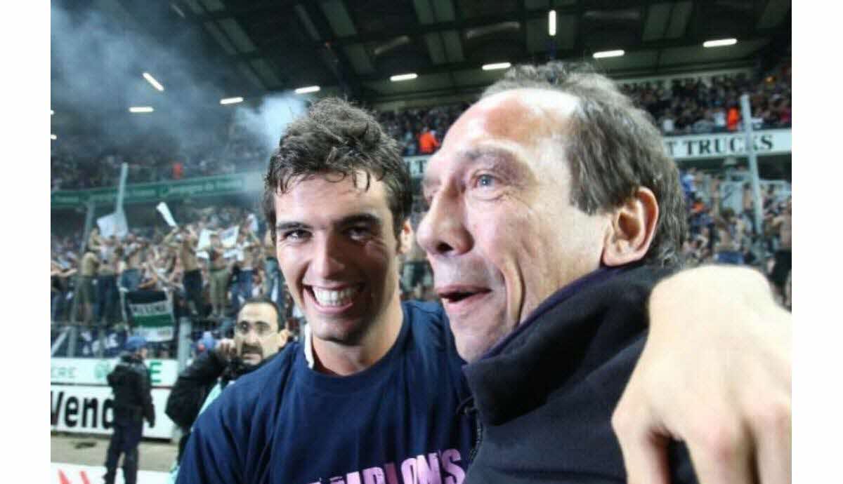 Yoann Gourcuff rendant hommage à Jean-Louis Gasset