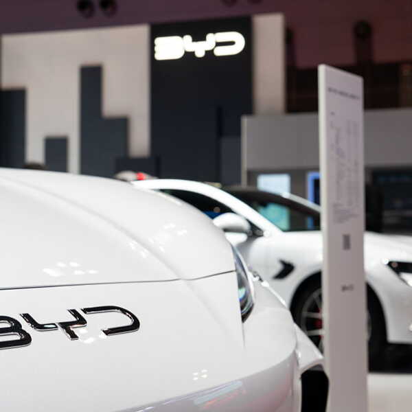 BYD devance Tesla sur le marché des voitures électriques en 2025
